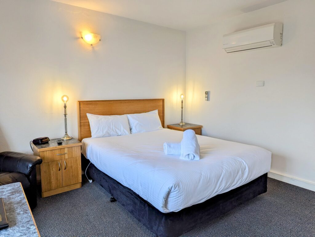 Standard Queen Room.